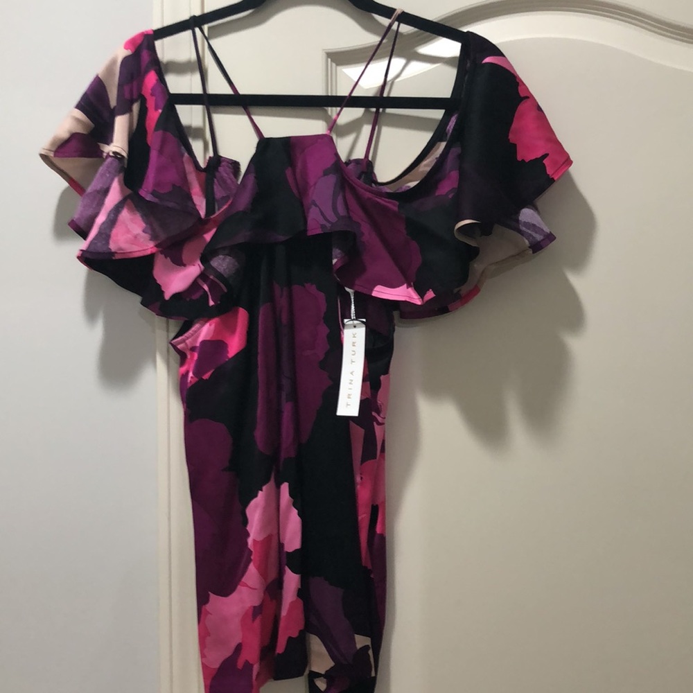 Trina Turk NWT off the should sleeve top